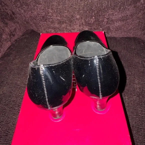 Dexter Black Patent Round-Toe Heels - Picture 4 of 6